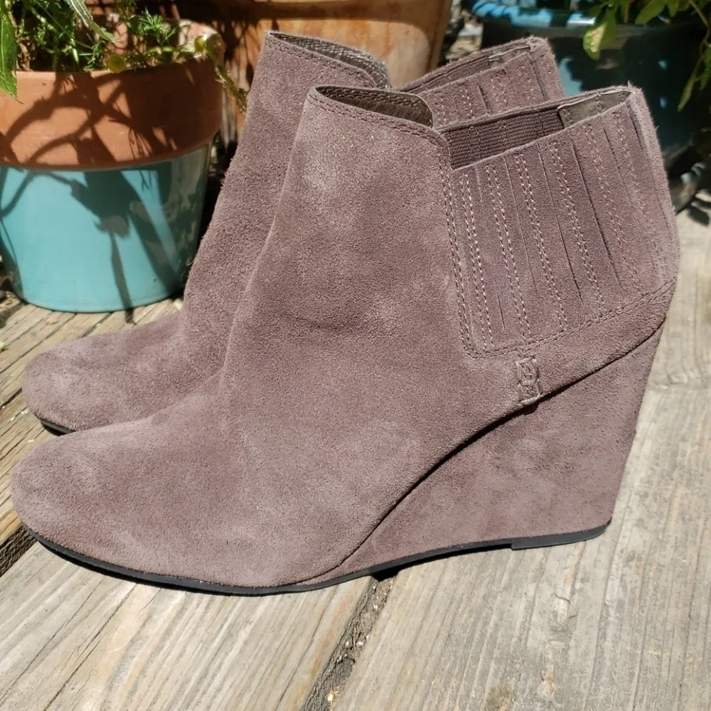 Dolce Vita Gwynn Suede Wedge Booties  10